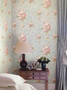 کاغذ دیواری اتاق خواب گلدار